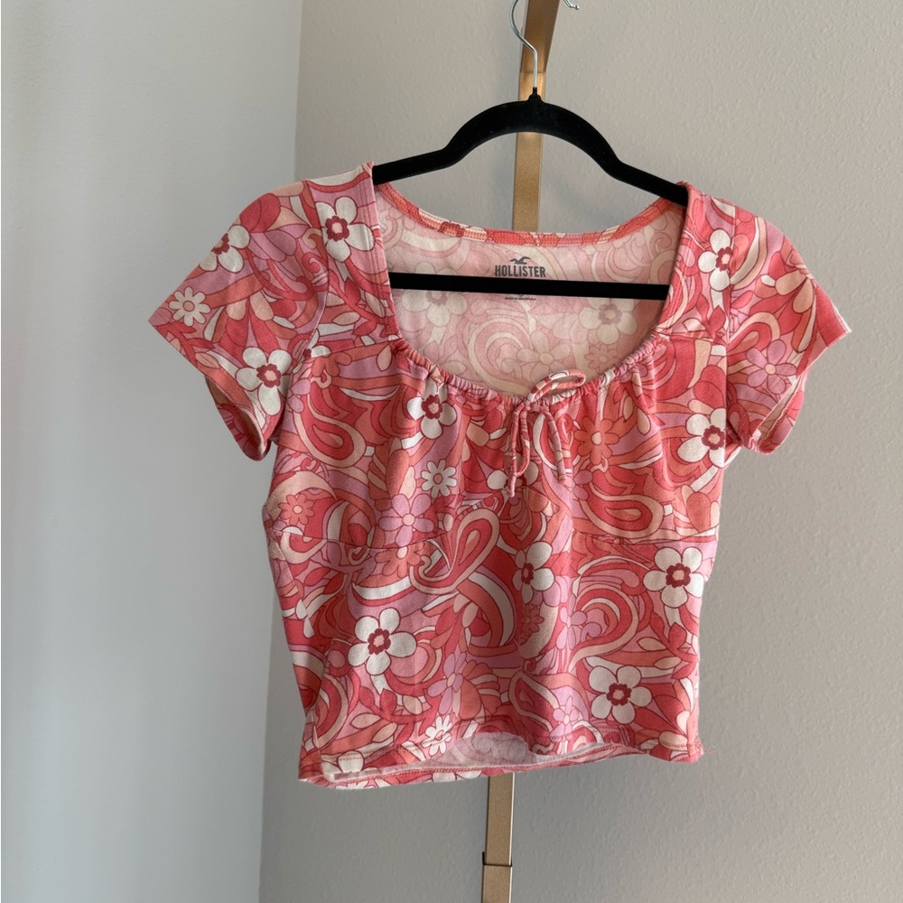 Hollister Pink and White Floral Crop Top